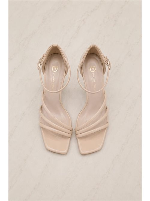 sandalo vernice punta quadrata DIVINE FOLLIE | 8032NUDE
